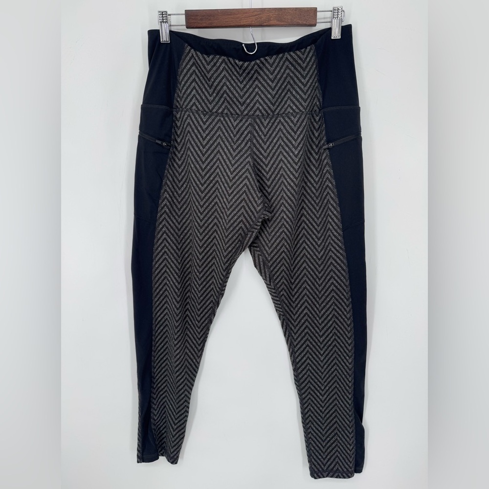 Champion Women's Chevron Gray & Black Active Leggings With Zip Pockets Size XL